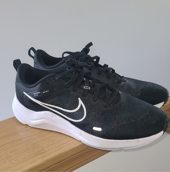 Nike Downshifter Running Black and White Men's Sneakers - Picture 1 of 6